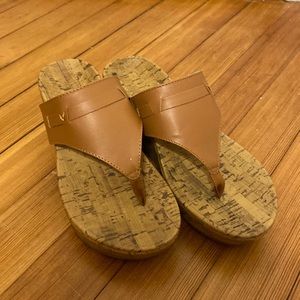 Very exspensive made for high arches brown sandals